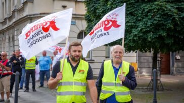 Katowice: Protest hutników i górników przed urzędem wojewódzkim